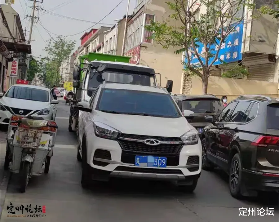 定州论坛 河北定州：什么？市幼儿园门口竟有“路霸”！