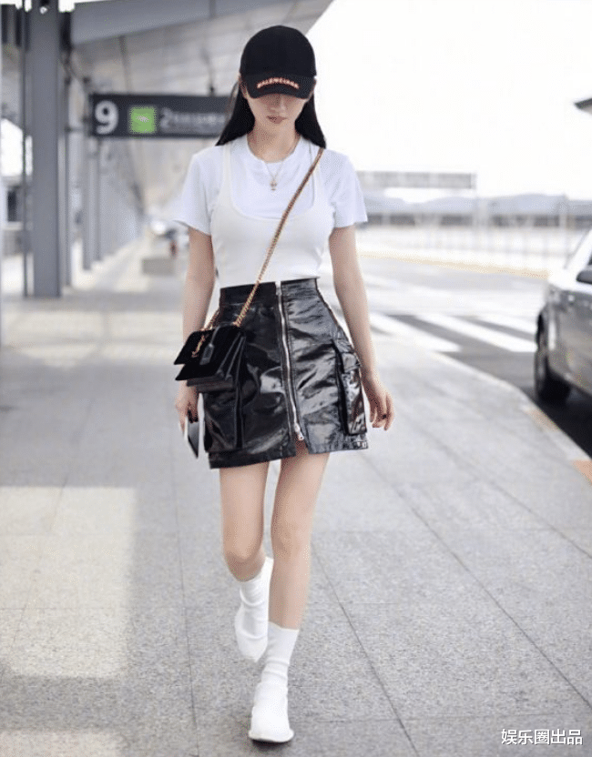 景甜|景甜全副武装走机场，一眼就被认出来了，网友：都是腿型惹的祸