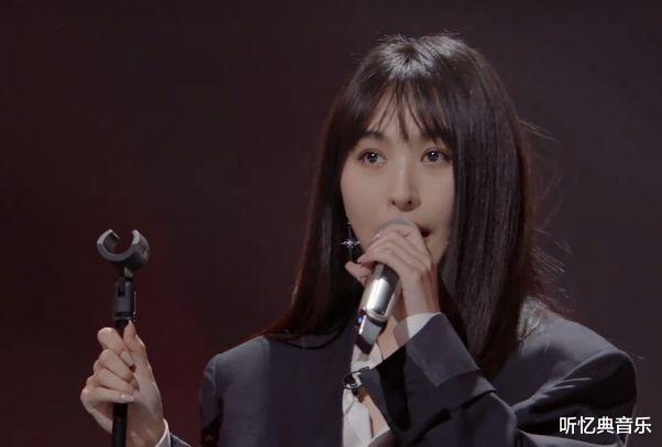 李菲儿|难怪baby会发飙，谁注意李菲儿舞台上穿了啥？太光明正大了吧