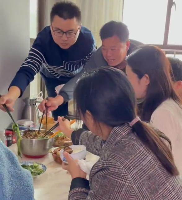 武汉|看态度见人品！亲家来帮忙住进自家大房，许敏甘愿租房，老杜喊冤