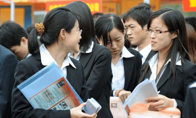 大学生|985大学生是不好带，还是有些拽？在华中大进行校招，没人投简历