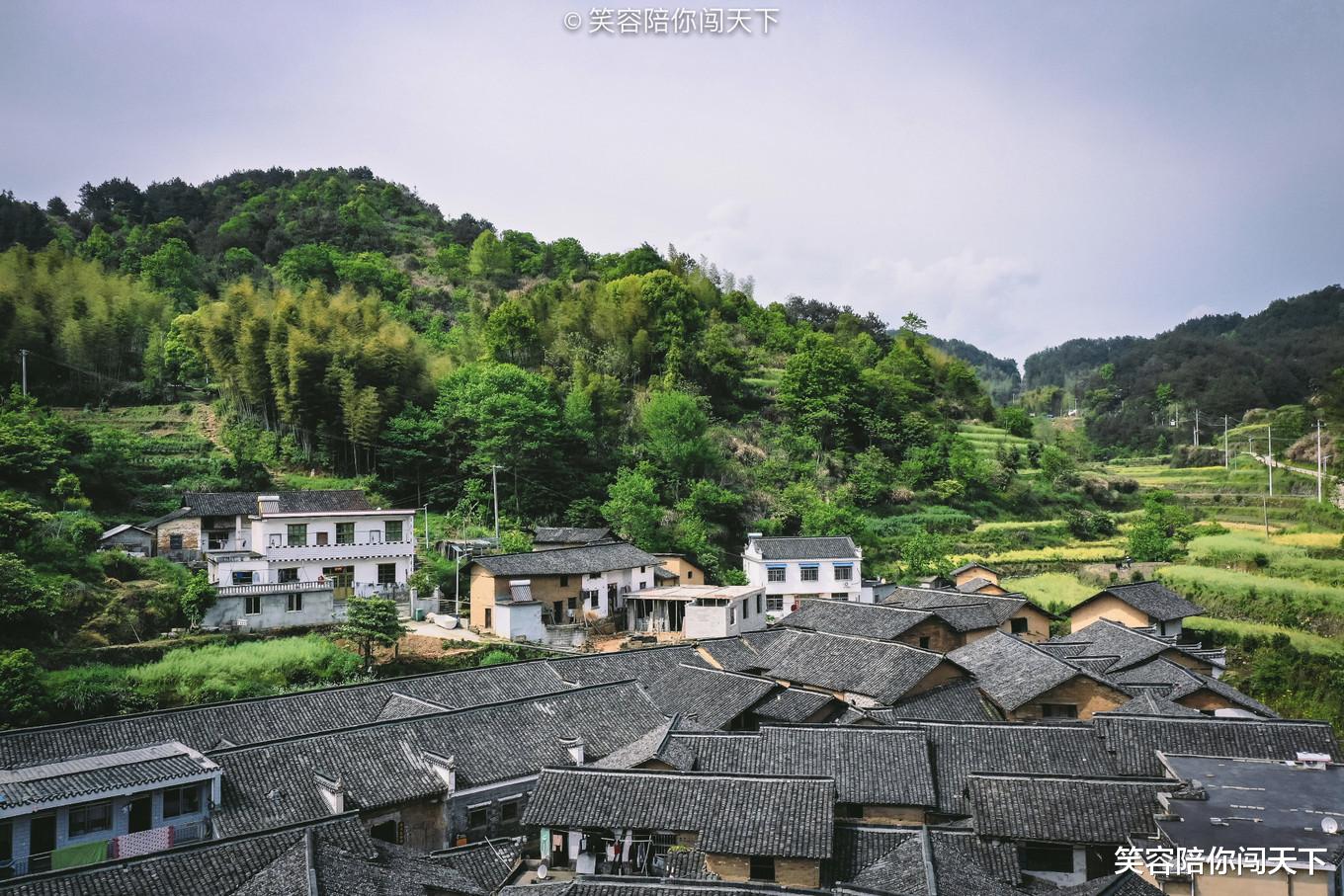 笑容陪你闯天下 安徽有个古村，被称为大别山的活化石，有300多幢老房子