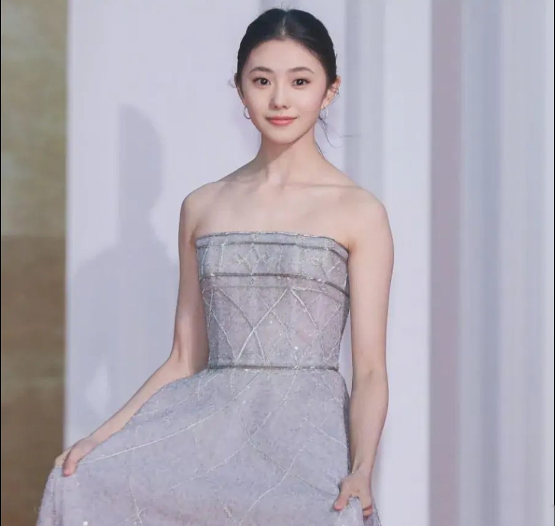 金鸡奖|金鸡奖闭幕红毯斗艳：刘敏涛独特，金晨漂亮，倪妮大气高雅