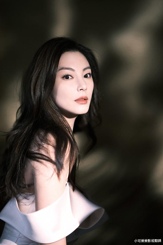 张雨绮|耿直少女张雨绮：性格直爽豪迈，衣品穿搭更是又酷又美