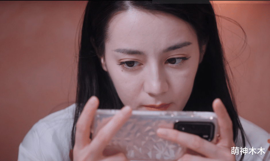 杨洋|《你是我的荣耀》首播！热巴演大明星无惧怼脸拍，杨洋成镶边男主