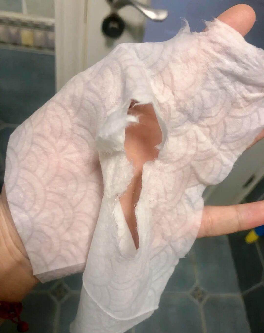 我家虽然装了智能马桶，但每次上完厕所，还是会用湿厕纸再擦一遍