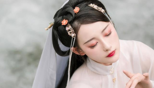 梦缘易八字命理|劫财旺而多现，感情中易出现争夺，今年喜鹊衔枝，感情峰回路转