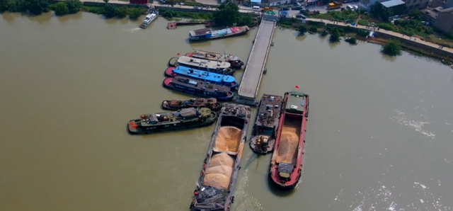 扬州 标题：揪心！江苏扬州壁虎大桥被撞断，情况十分危急，现场曝光