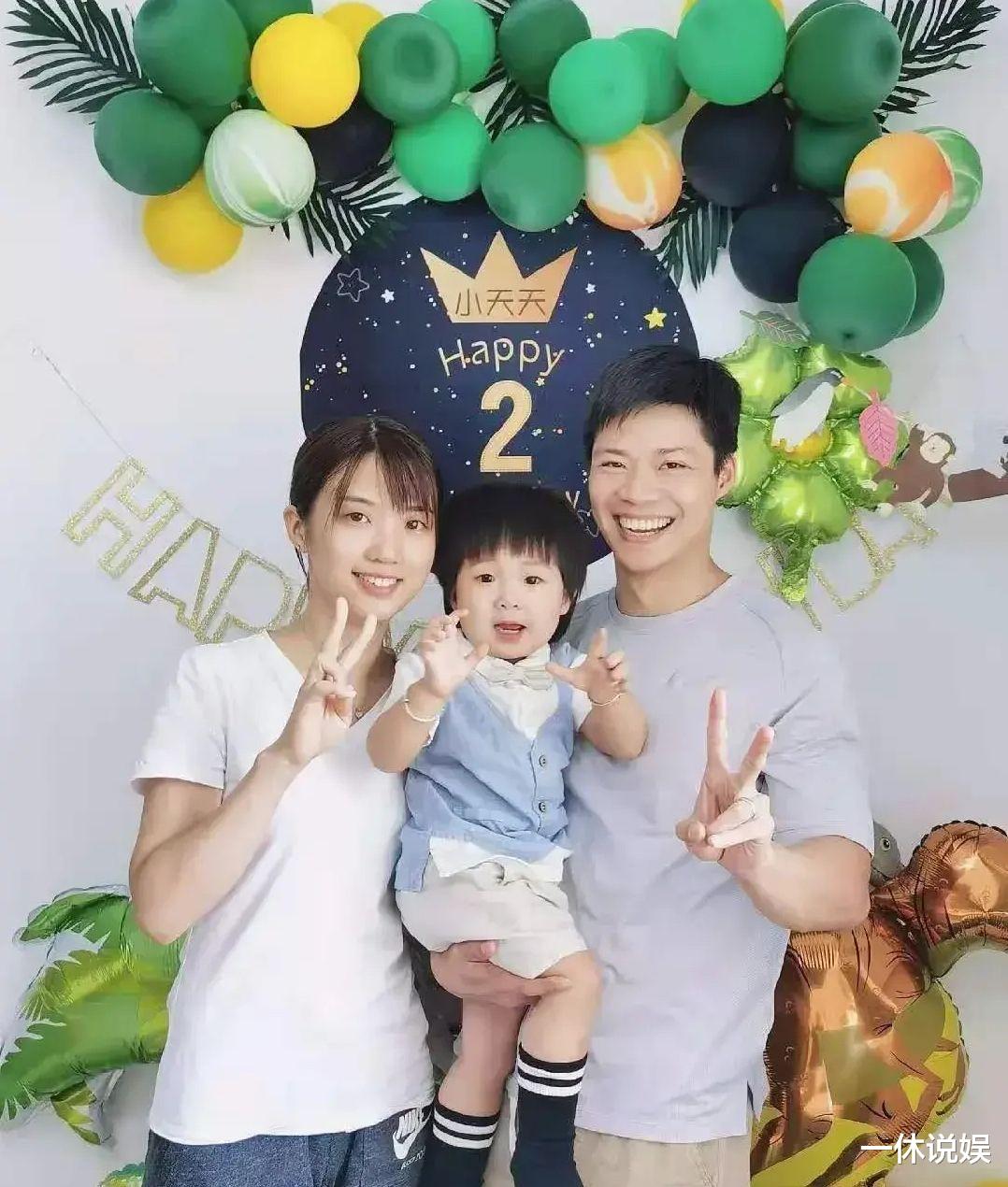 苏炳添|苏炳添破纪录背后，曾在综艺中拉黄包车，被女嘉宾要求摸腹肌