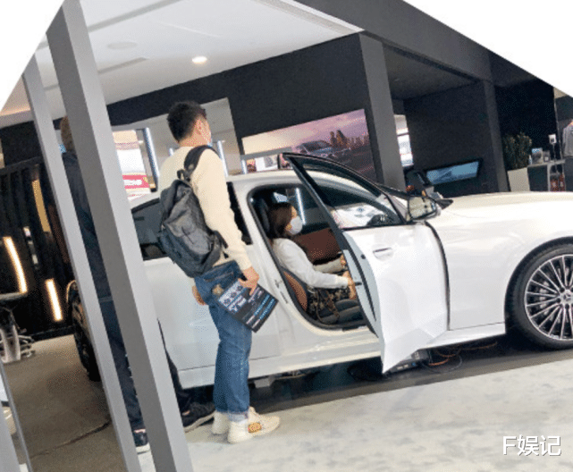 TVB|关礼杰花过百万买豪车给爱女 还为了女儿能在TVB站稳延迟离巢