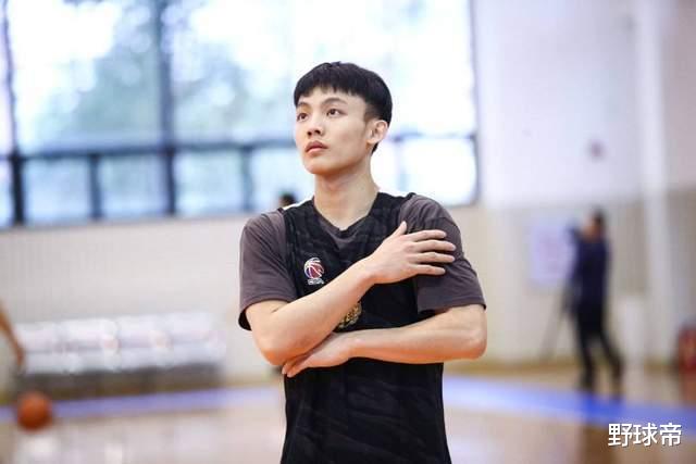 中国男篮|18岁，身高2米26！誉为易建联接班人！他或许比周琦更加出色？
