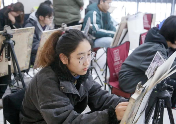 安妈育儿日|美术生巧用圆规画圆，最后作品很惊艳，网友：吃了几个打印机？