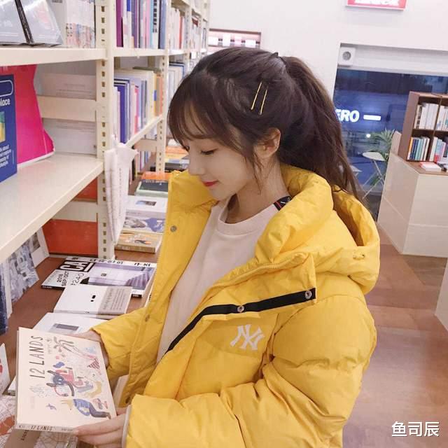 鱼司辰 秋冬季怎么选羽绒服？挑对颜色很重要，今年这几款颜色百搭又高级