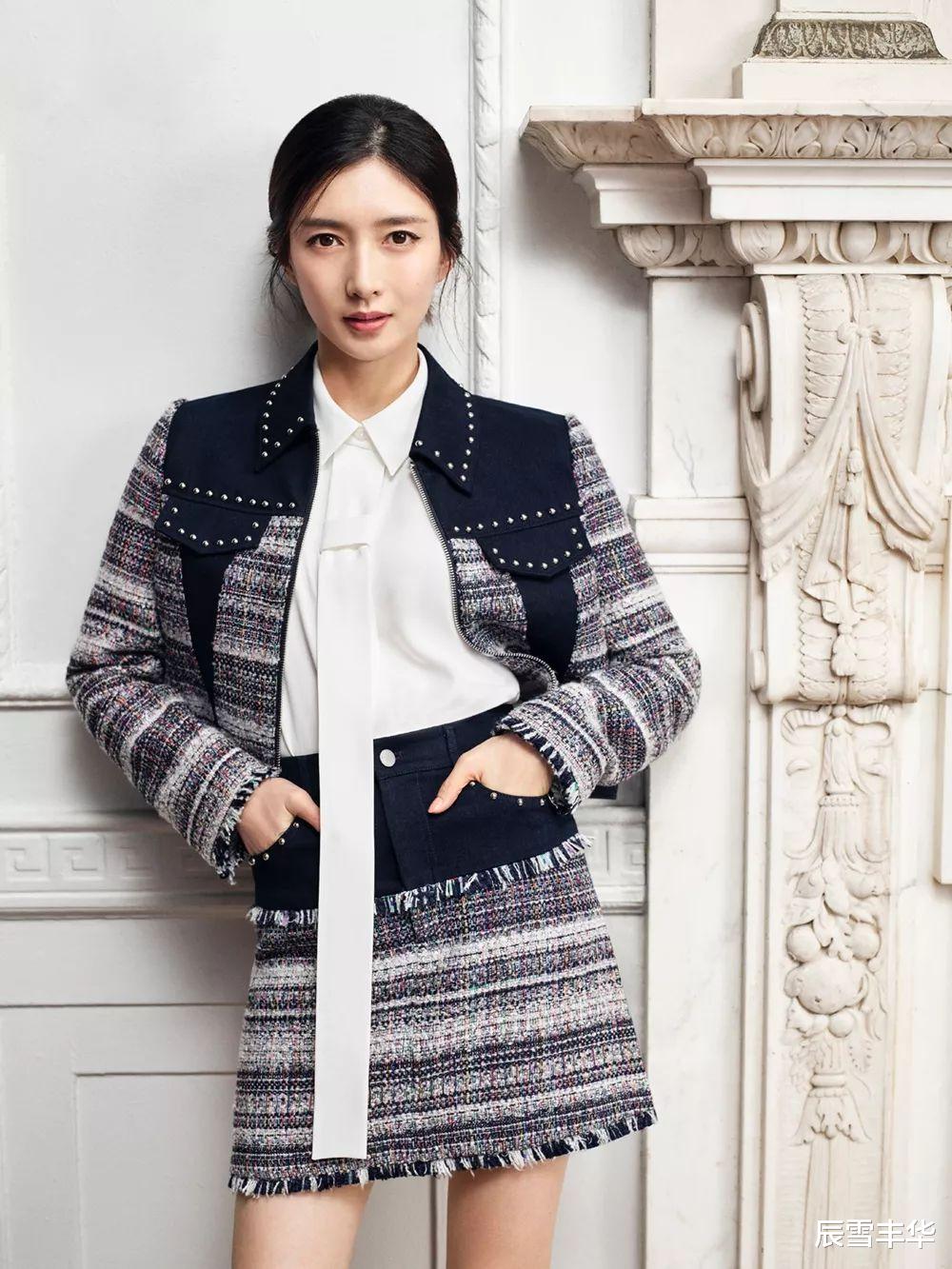 辰雪丰华 江疏影挺会扮嫩的，粉色“小香风”外套加身，气质真的太甜美了