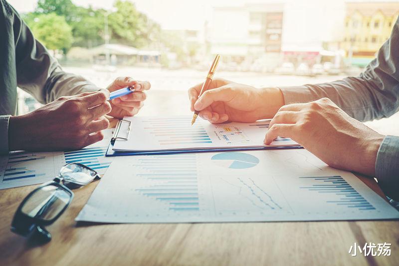 江阳同学 全勤奖200块，员工该迟到还是迟到，为何全勤奖对员工无激励作用？