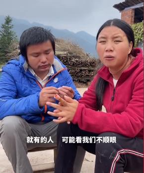 |牛爱芳夫妇翻车后，桃子姐的视频风格也变了，网友：着急变现？