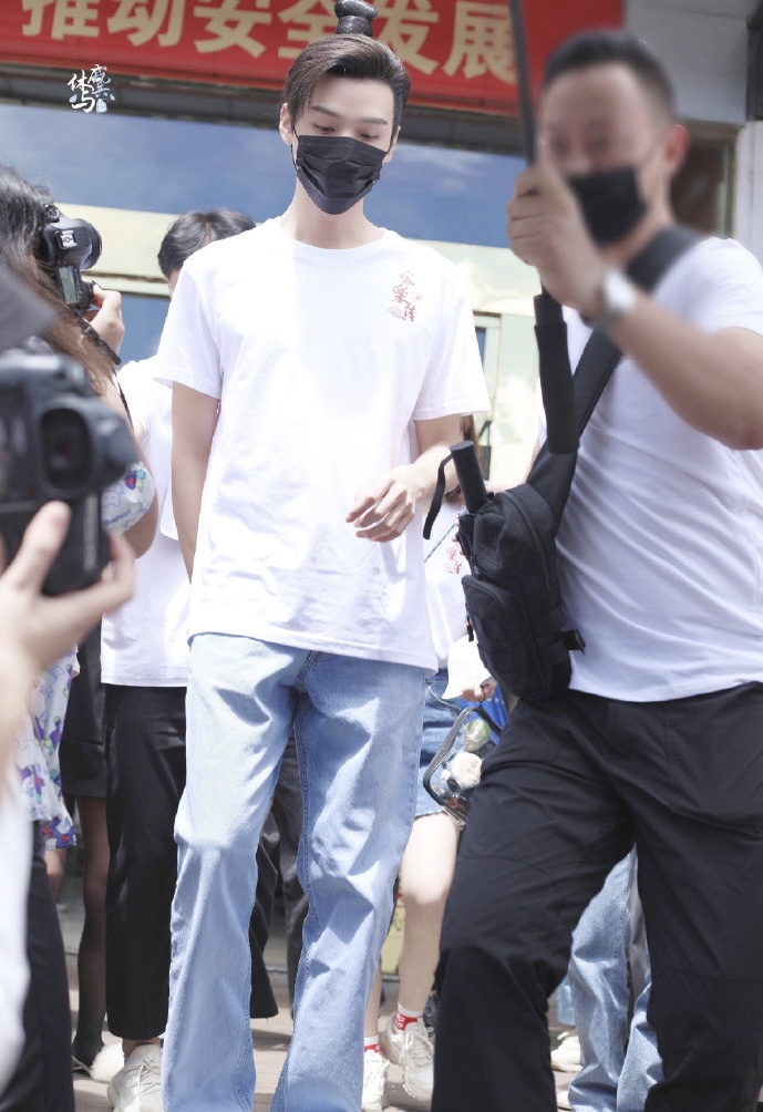 龚俊|温客行之后的第一个正式古装角色来了！龚俊高束发造型绝绝子