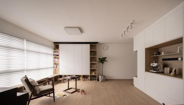 111㎡做了示范，不装沙发、电视，舍弃传统客厅，更适合有孩子家庭