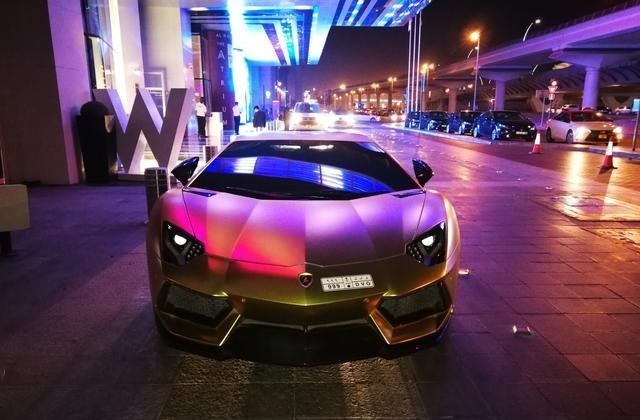 豪车 高速很少见到宾利、迈巴赫、劳斯莱斯，为啥？车主：你行你跑？