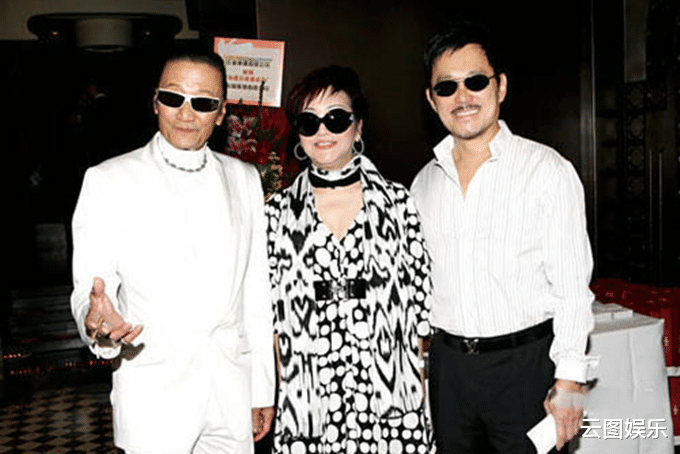 狄波拉|谢霆锋妈妈庆祝结婚21周年，69岁打扮似少女，比小11岁老公显年轻