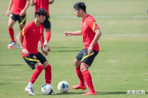 中国足球|资深名记确认！中国足球遭晴天霹雳，这回想晋级12强赛麻烦大了
