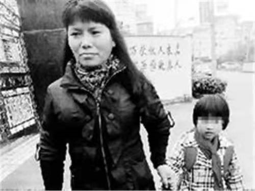 佟丽娅|变性人雷晓晨：04年变性，05年结婚，06年当妈，如今怎样了？