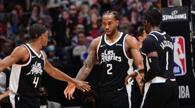 快船队|快船涉险过关，伦纳德难见笑脸，短板明显难过爵士关