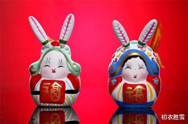 太阳系 茕茕白兔，东走西顾，这里的白兔和月亮中的玉兔，有什么关系？