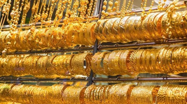 向上大雨 内蒙一男子钓鱼捡到辽国金牌，专家苦劝上交，他却将其熔成金镯子