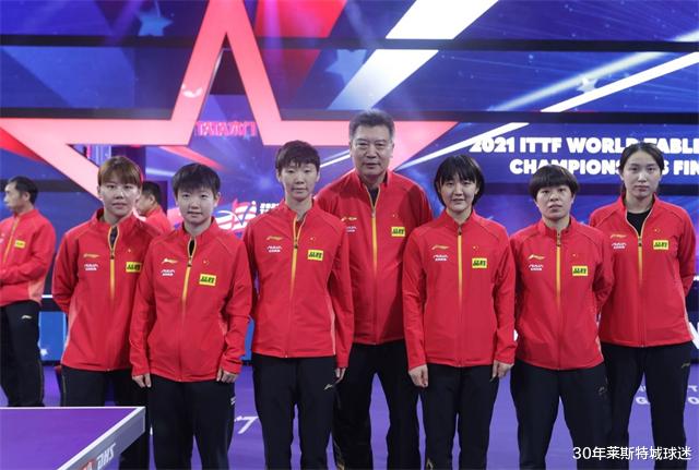 梅西|刘国梁谢幕后功臣！邀队医陪练大合影，秦志戬称男双丢冠意料之中