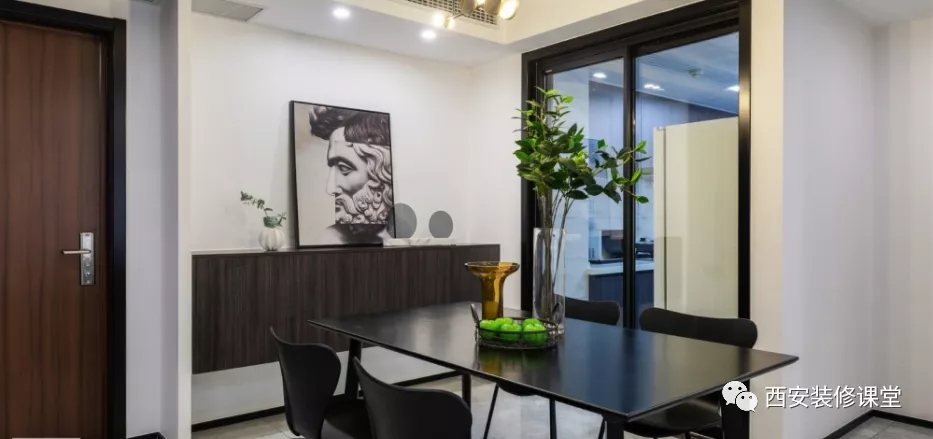 定制餐边柜，不做满墙，留白高级