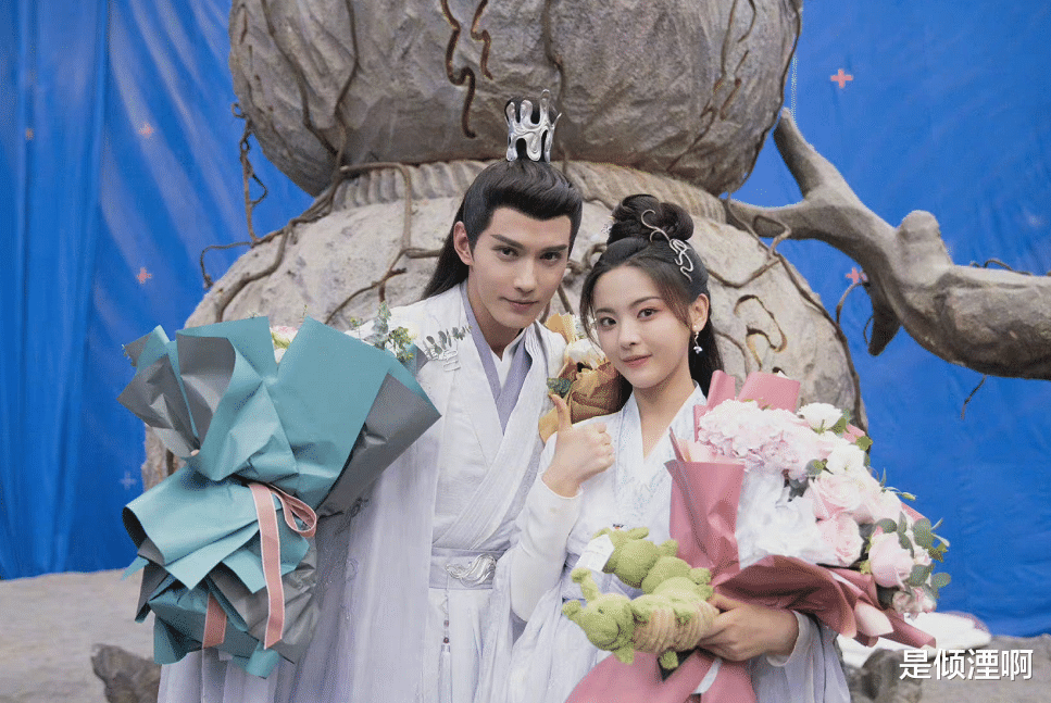 克里斯汀·斯图尔特|《重紫》刚杀青，徐正溪又一新剧开机，女主是人气不输杨超越的她