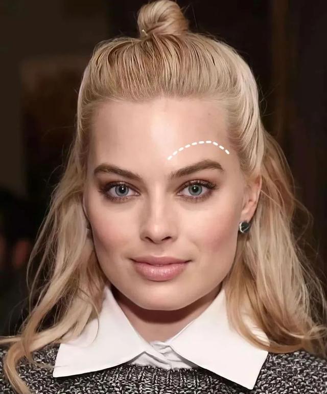 贝克汉姆|沾喜气！爱情事业双丰收的Lily Collins，为什么会如此好运？