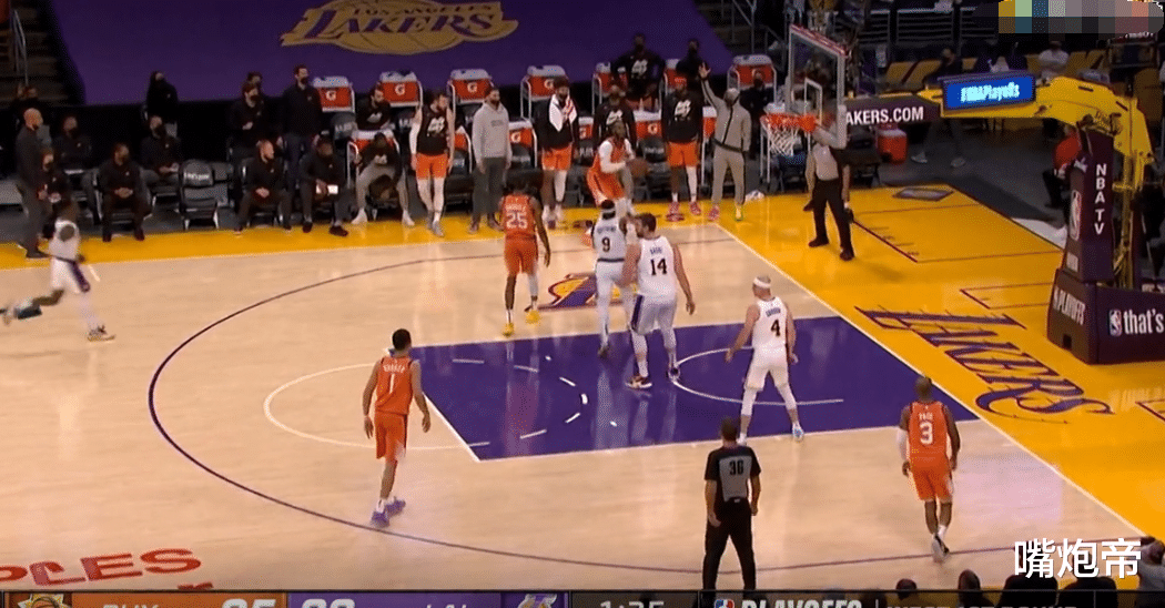 勒布朗·詹姆斯|詹皇提前投降上熱搜！放棄退防害隊友3防4，美媒全倒戈圍攻勒布朗