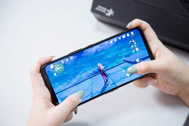 游戏手机|18G运存+骁龙888 Plus,ROG游戏手机5s上手:依旧是最稳游戏设备