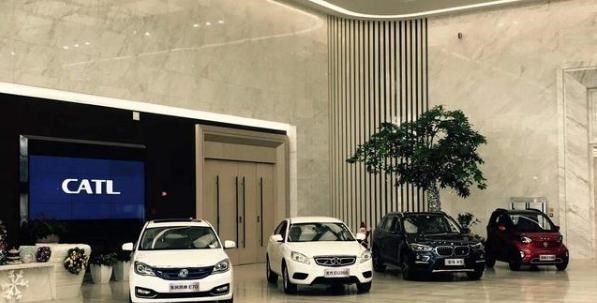 宁德时代 抢下31%的全球市场，国产电池巨头跃居世界第一，市值突破1万亿