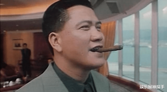 万梓良|万梓良儿子长大了，18岁的他斯文帅气，和父亲是不同类型的帅哥