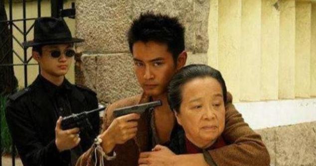 王雨|他是容嬷嬷的“儿子”，出道16年不温不火，媳妇却成当红明星