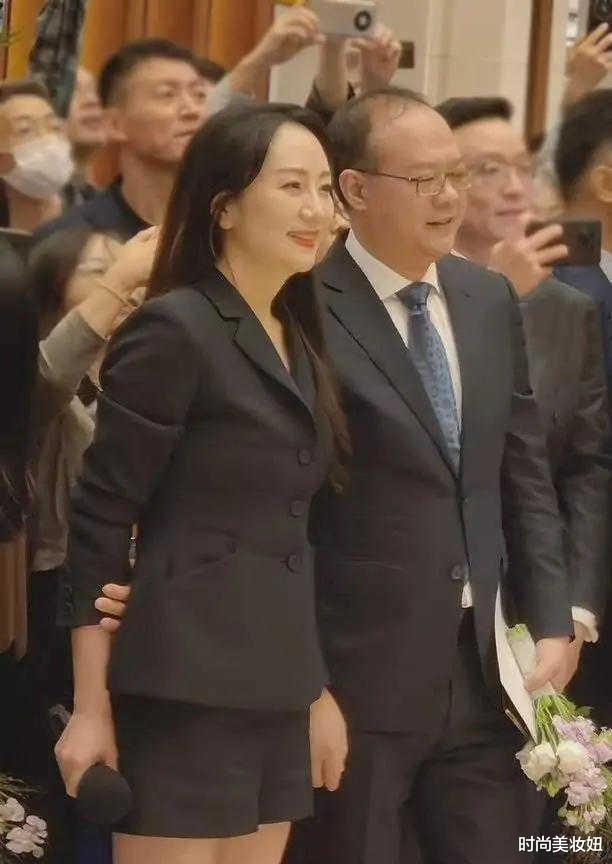 时尚美妆妞 孟晚舟回国后美太多了,穿西装配短裤干练大气,气质就是高级