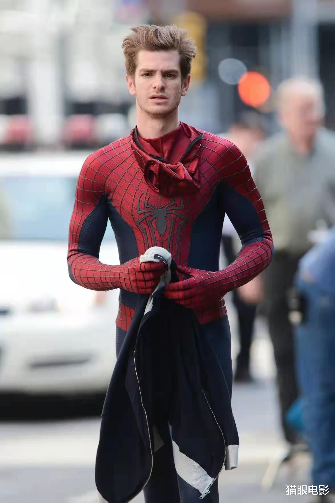 杨幂|加菲和托比太坏了！蜘蛛侠同框瞒着粉丝，首映他俩跑去电影院偷看