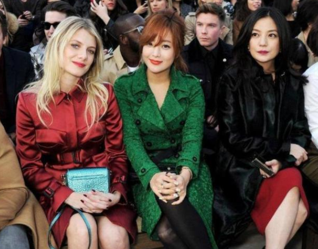 吴亦凡|当43岁金喜善遇上44岁赵薇，网友直呼：天然脸完胜玻尿酸脸