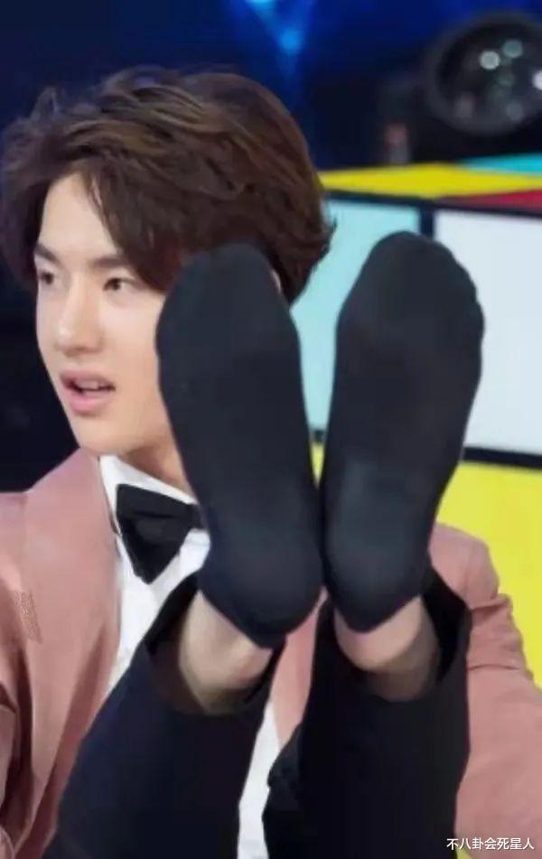 花仙子|明星身高内卷太严重，踩恨天高走红毯，合影狂垫脚，增高垫好明显