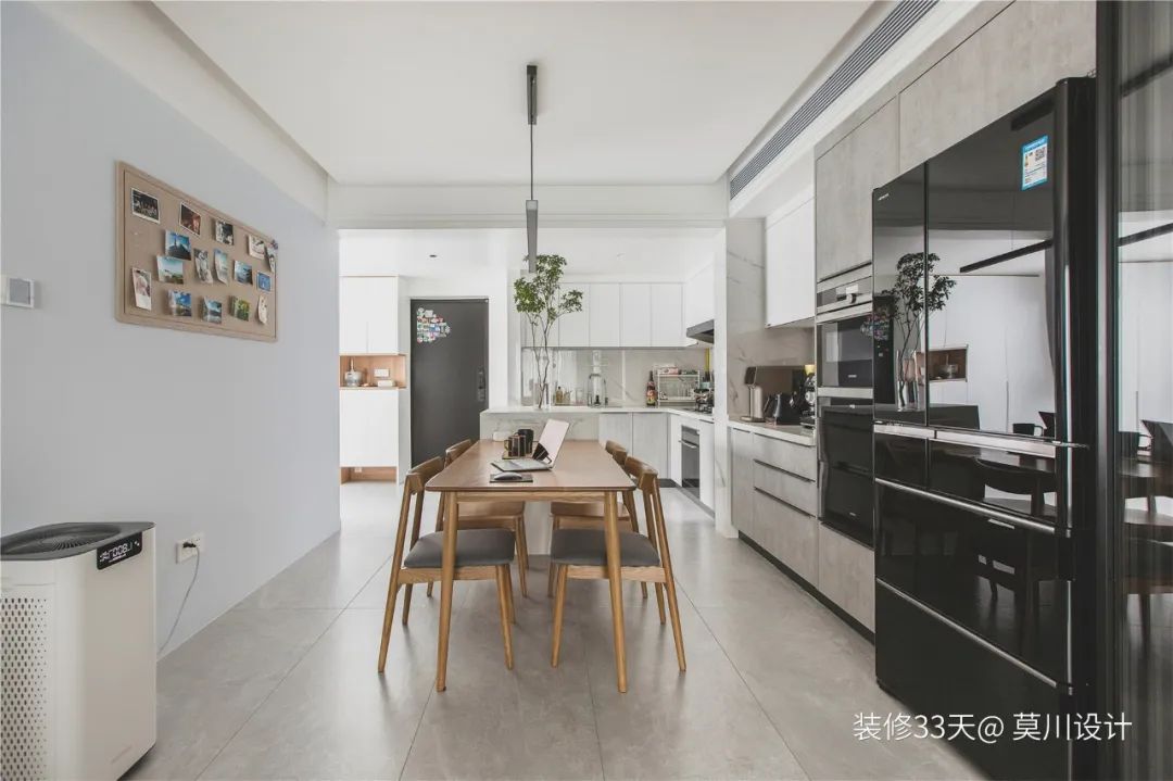 装修设计：118平现代北欧三室，餐厨一体，书房开窗
