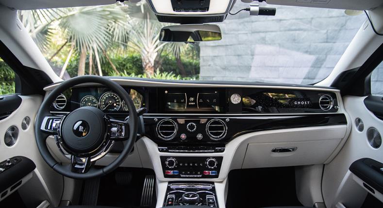 我已是短发|劳斯莱斯古斯特和幻影哪个好？古斯特开起来怎么样