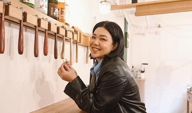 邓小巧|32岁香港歌手自曝与男友曾确诊,一度失去嗅觉,居家隔离11天痊愈