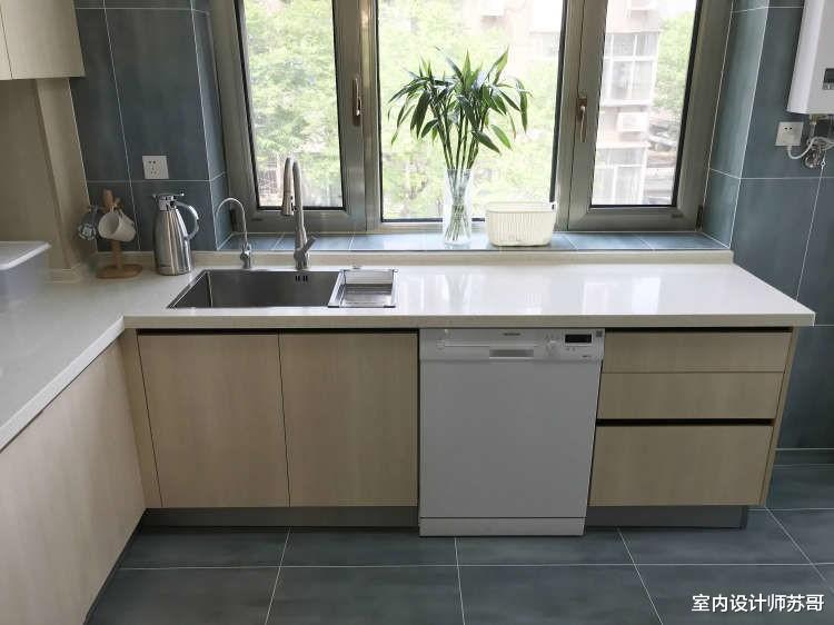 用北欧风重塑三居室,用绿色做点缀,展现出生活的新意和浪漫