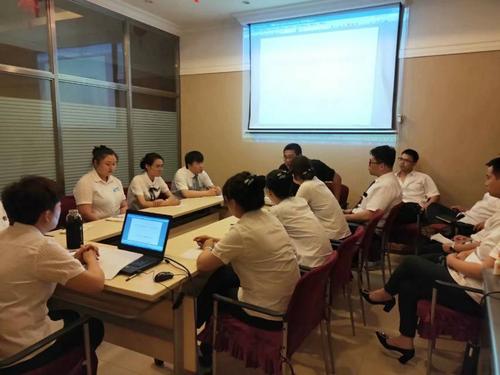 贷款|高空走钢丝,银行人如何保护职业生涯?行长告诉你“三大守则”