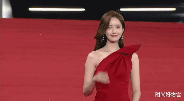 时尚好物官|林允儿不愧是“绝世美颜”，出道12年一直美，生图下皮肤吹弹可破