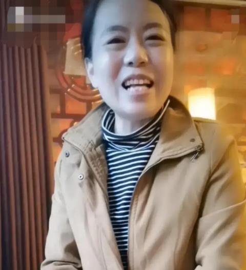 许敏|田静分享一家8口动态，郭威享受4个爸妈的爱，笑得合不拢嘴