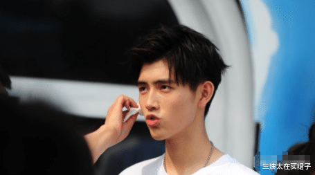 三姨太在买裙子|陈飞宇退出美国国籍！他拿绿卡竟然还是因为陈凯歌的前妻